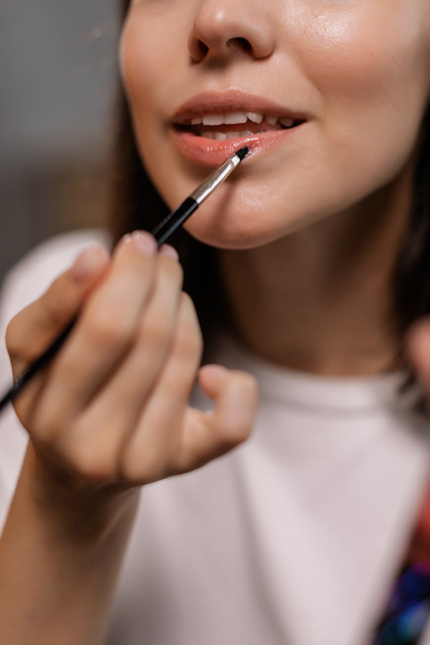 Top Ingredients That Work With Lip Hydrators for Better Results