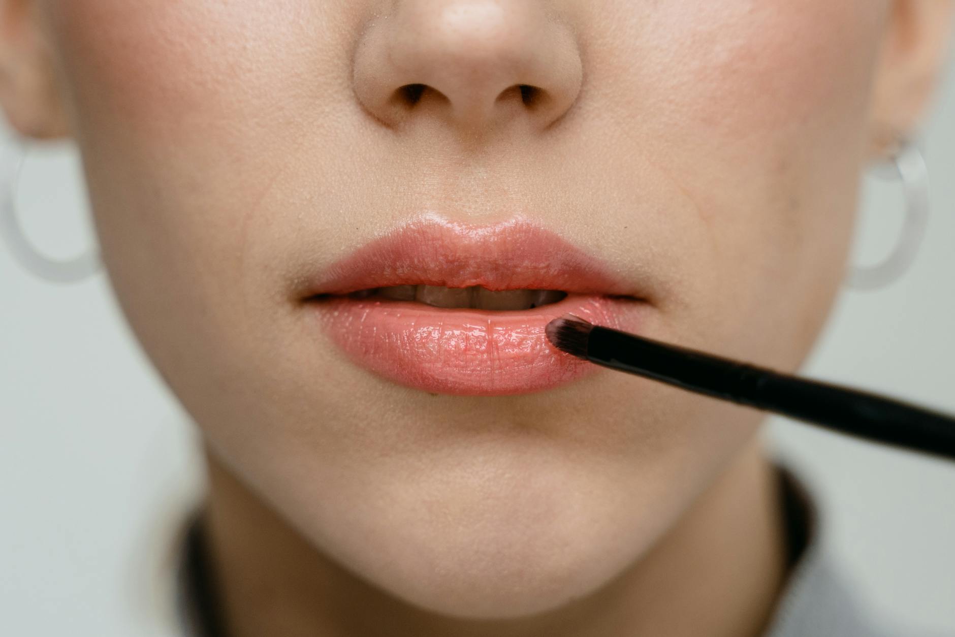 The Benefits of Avocado Oil for Softer, Smother Lips